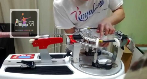 Căng vợt cầu lông quan trọng đến thế nào đối với người chơi cầu lông?