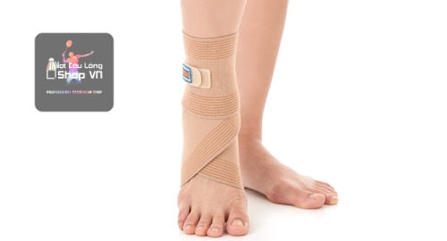 Cách quấn băng cổ chân tránh chấn thương khi chơi cầu lông