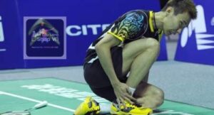Chấn thương lật cổ chân khi chơi cầu lông và cách điều trị